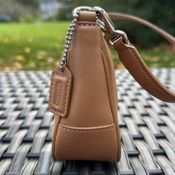 VTG: Coach Hampton Demi Leather Hobo - Camel Color. Comes W/COACH DUST BAG - Picture 9 of 16